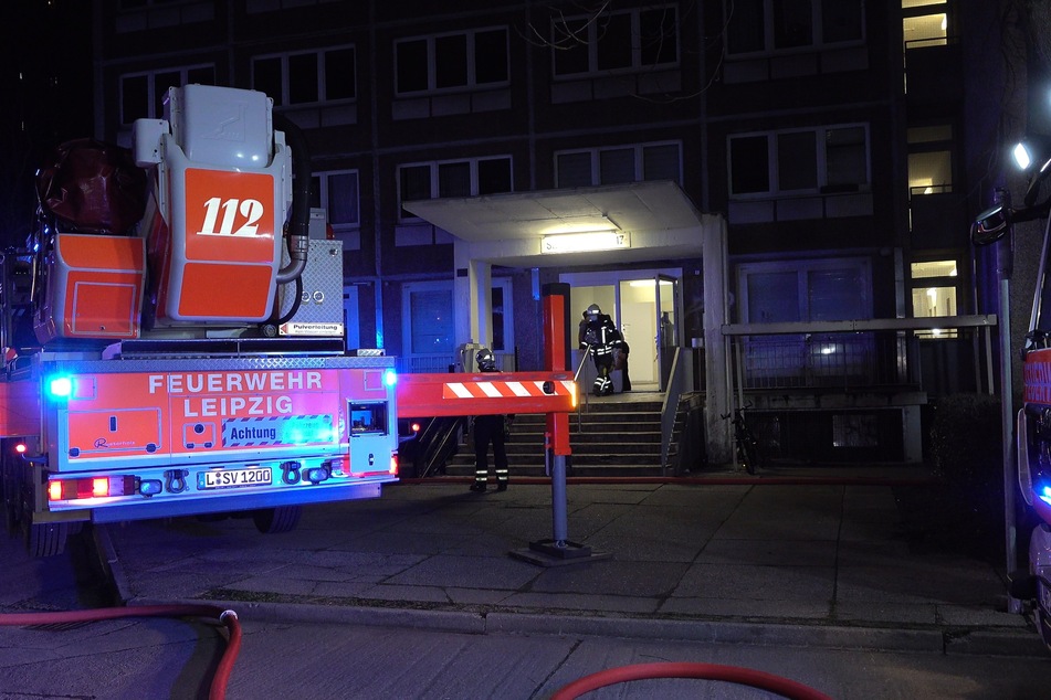 Auch ein 43 Meter hohe Hubsteiger der Feuerwehr Leipzig kam vor Ort zum Einsatz.