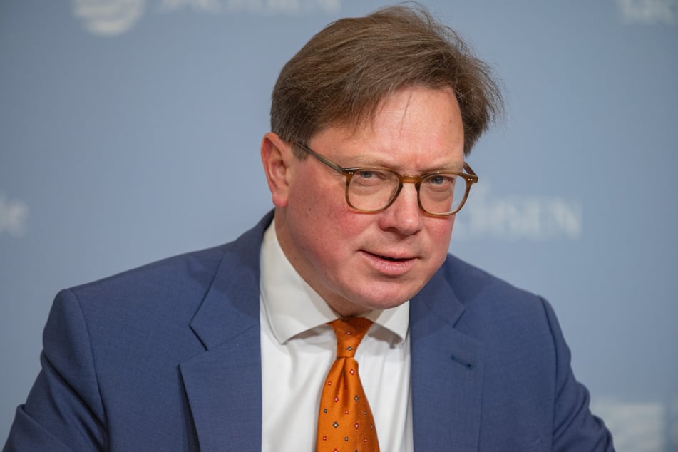 Umweltminister Georg-Ludwig von Breitenbuch (55, CDU) hat sich zu den Aufräumarbeiten geäußert. (Archivbild)