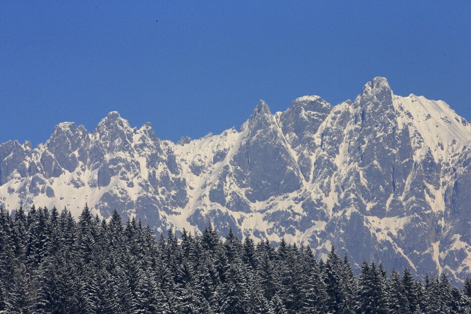 In den Kitzbüheler Alpen ereignete sich eine Tragödie, als der Mann auf dem Abstieg ausrutschte und abstürzte. (Archivbild)