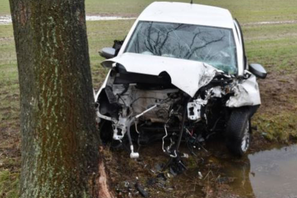 Der 18-Jährige wurde durch den Unfall in seinem VW Up schwer verletzt.