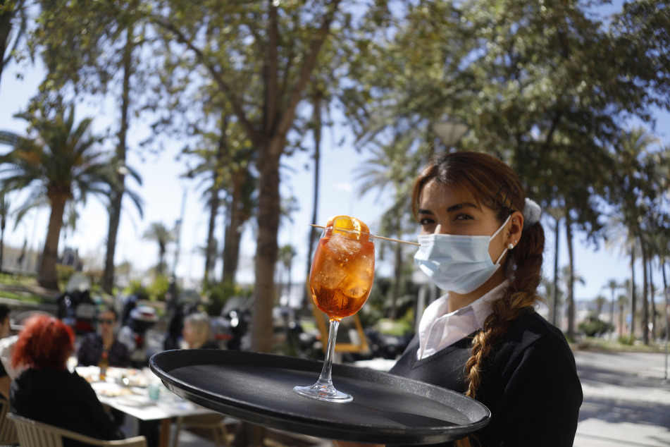 Für den Besuch von Bars, Clubs, Restaurants und weiteren Einrichtungen braucht man jetzt auf Mallorca einen "Covid-Pass".