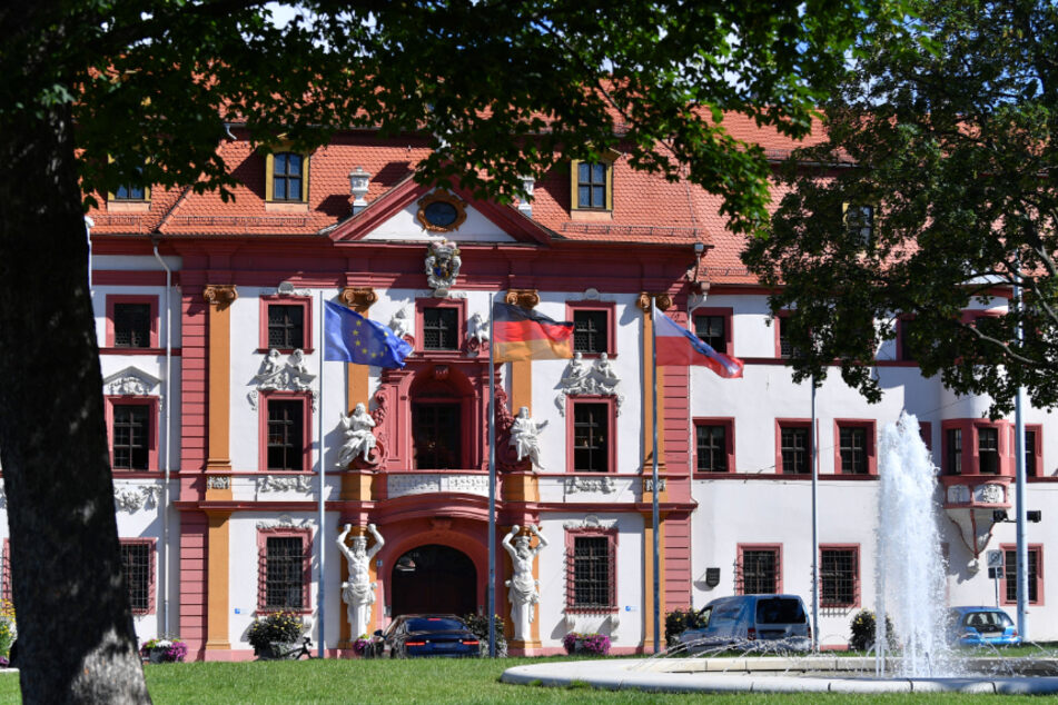 Blick aus dem Hirschgarten auf die Thüringer Staatskanzlei in Erfurt. Hier war im Juli eine Gruppe junger Menschen von einer anderen Gruppe angegriffen worden.