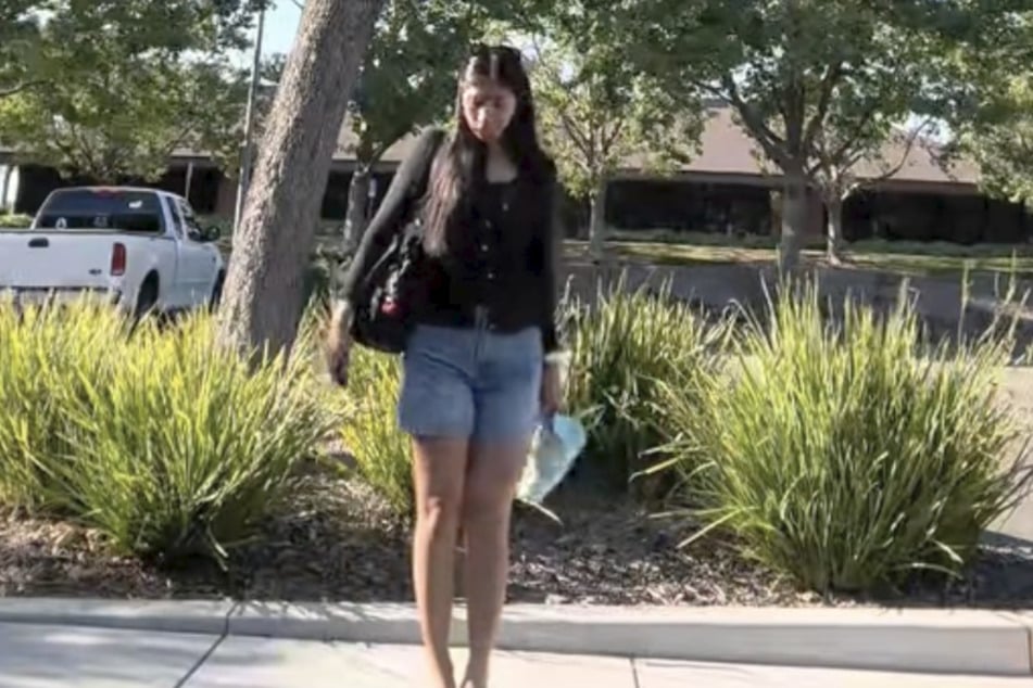 Cette tenue de travail n'a pas été appréciée par tous les collègues de la jeune femme.