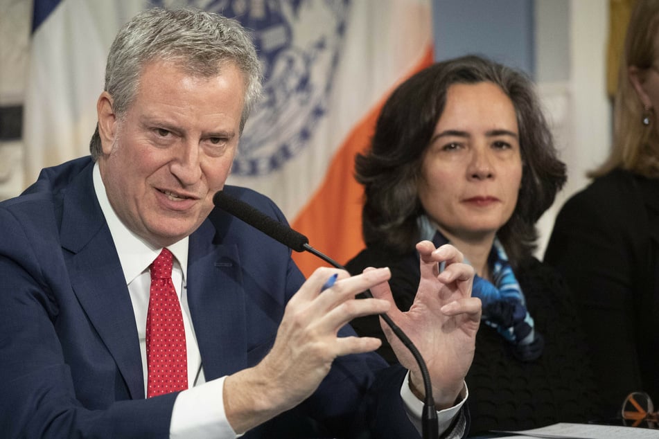 Bill de Blasio, Bürgermeister von New York, und Oxiris Barbot, Gesundheits-Kommissarin von New York, während einer Pressekonferenz.