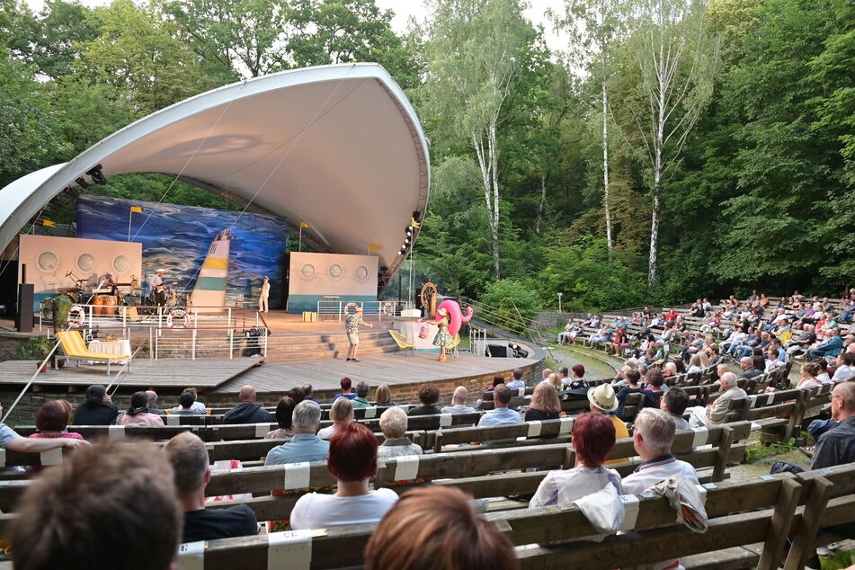 Die Theater Chemnitz wollen im Sommer wieder die Küchwaldbühne bespielen, wie hier im Jahr 2020.