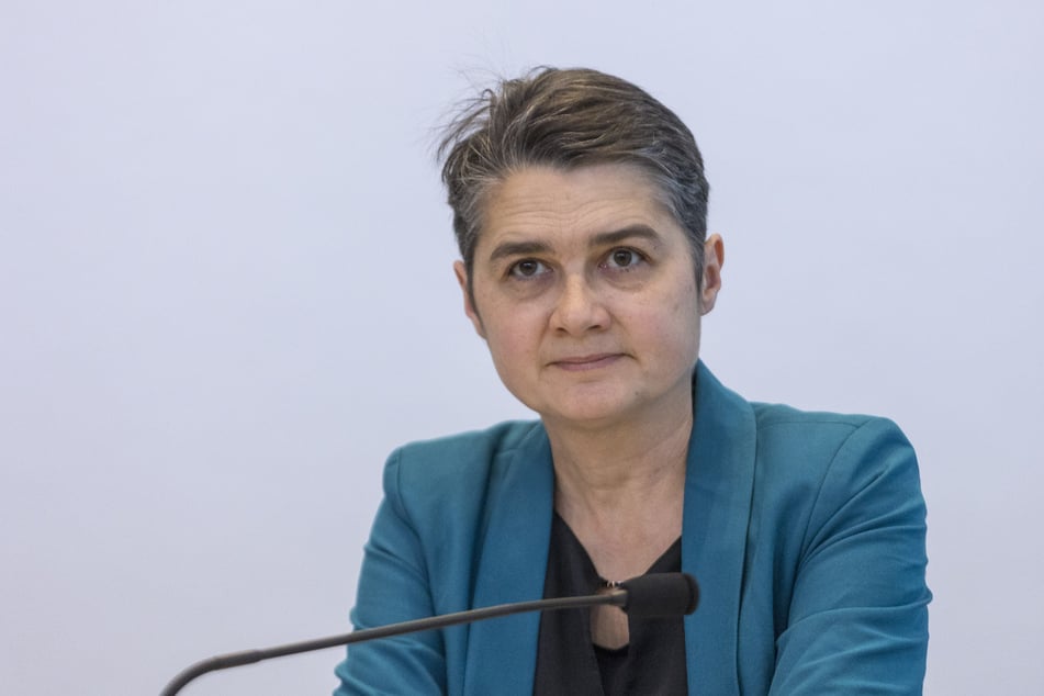 ... "und mit den Abgeordneten der demokratischen Parteien ins Gespräch kommen", so Daniela Kolbe (46) vom DGB.