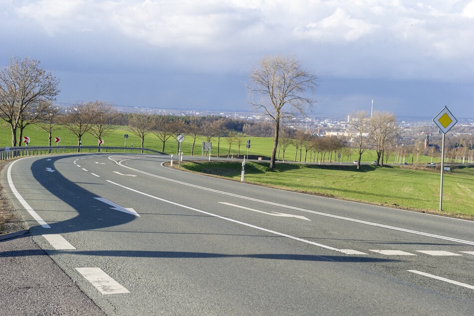 Bis Ende Juni sollen die Arbeiten auf der B95 Richtung Burkhardtsdorf dauern.