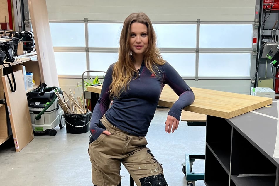 Isabelle (29) entschied sich für eine Ausbildung in einer Tischlerei. Ihre männlichen Kollegen machten ihr das Leben schwer.