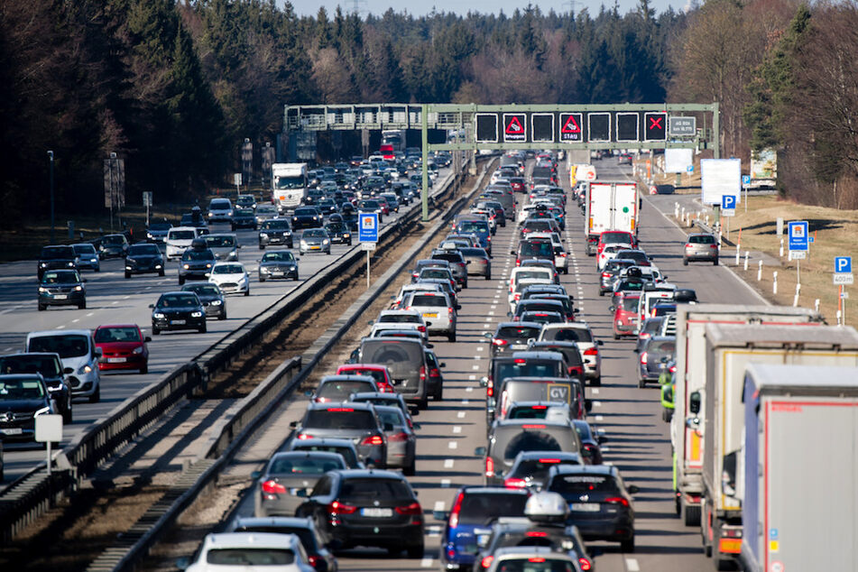 Fünf Unfälle im Berufsverkehr: Zehn Kilometer Stau auf der A8