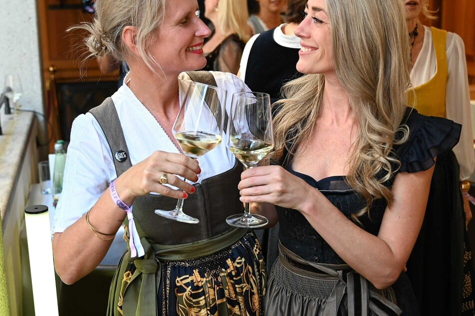 Sina Scherer (l.) und Silke Völling sind die Veranstalterinnen des Fests für queere Frauen.