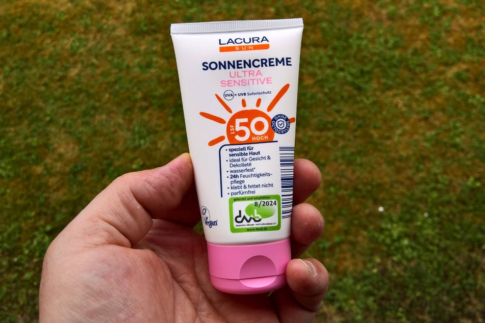 Ständig verfügbare Sonnenschutzcreme mit hohem Lichtschutzfaktor ist eine Forderung der GdP.