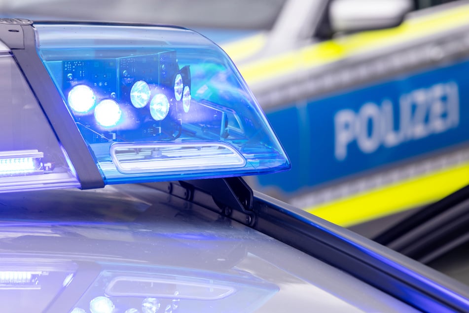Auf der B486 in Hessen ist es zu einem Unfall gekommen. Die Ermittlungen der Polizei laufen auf Hochtouren. (Symbolfoto)