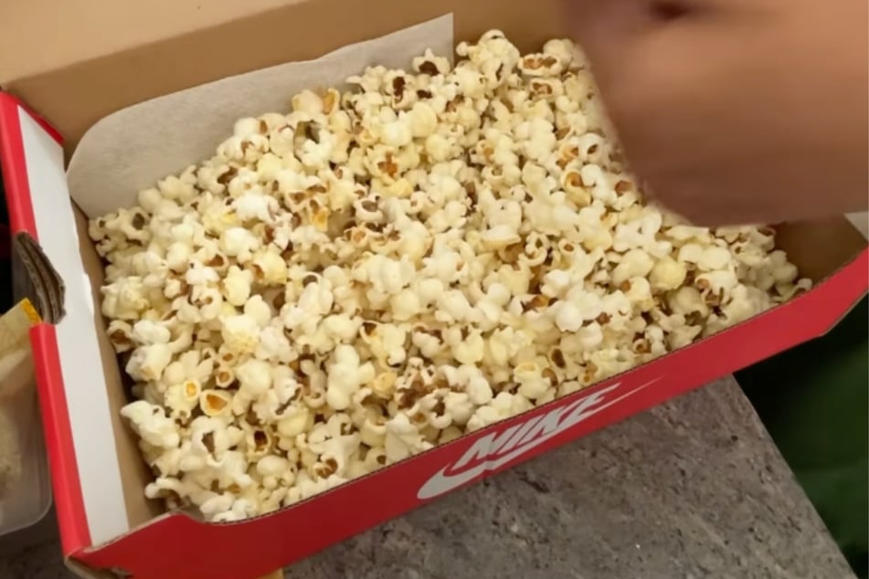 Kinofutter auf Abwegen: In einer gewöhnlichen Schuhbox wurde das Popcorn in den Kinosaal geschleust.