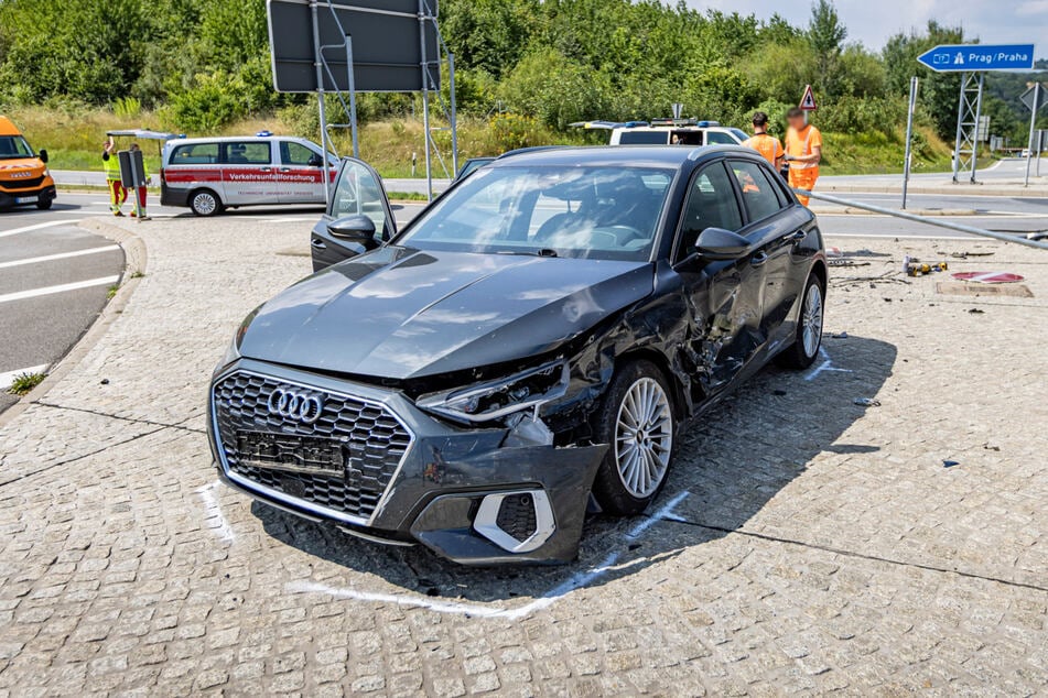 Der Audi A3 wurde an der Fahrerseite getroffen.