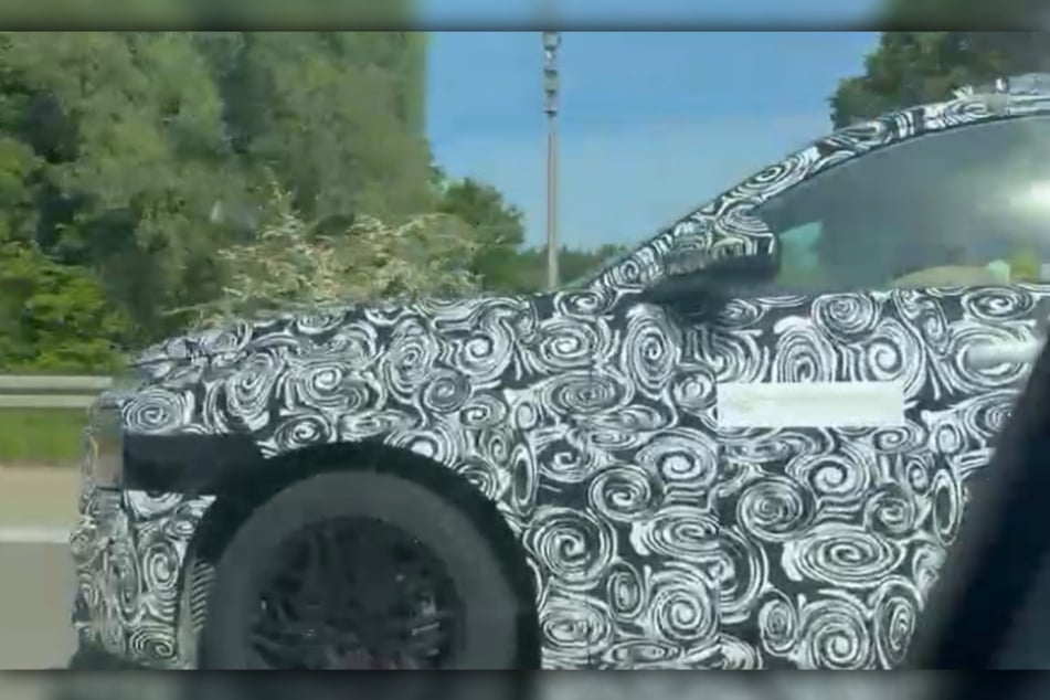 Dieser Erlkönig wurde am Mittwoch auf der A9 bei Leipzig gesichtet. Handelt es sich um den neuen Audi Q7?