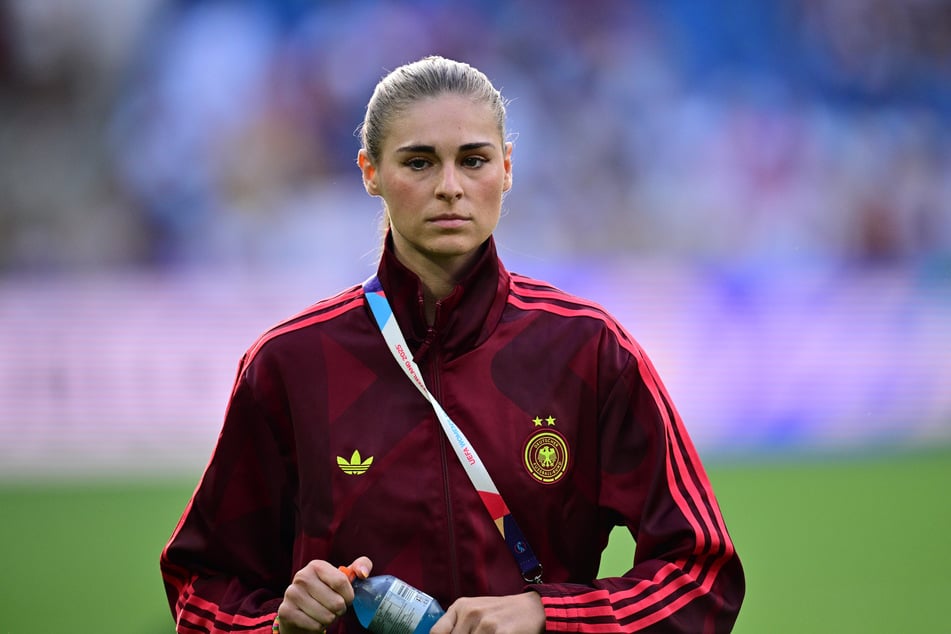 DFB-Star Jule Brand (22) steht die Anspannung ins Gesicht geschrieben.