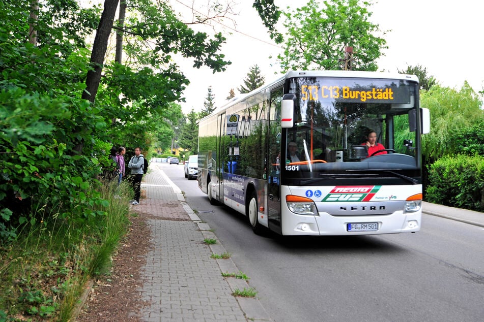 Busfahrten für den Hortbesuch sollen künftig von Eltern bezahlt werden müssen. (Archivbild)