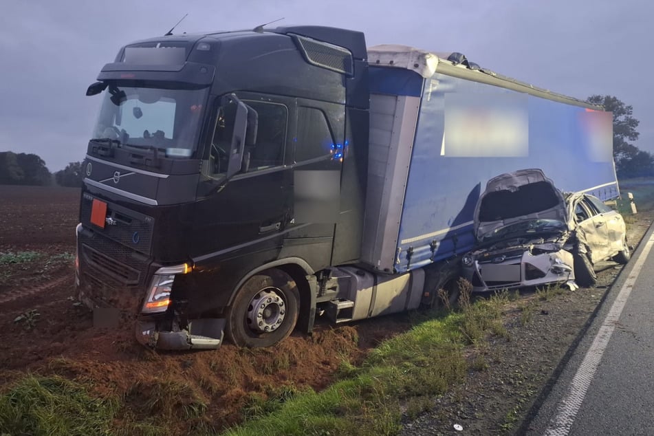 Mehrere Personen wurden bei dem Unfall verletzt.