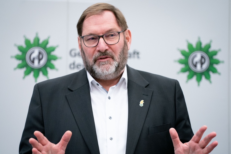 Jörg Radek, stellvertretender Bundesvorsitzender der Gewerkschaft der Polizei, spricht auf einer Pressekonferenz.