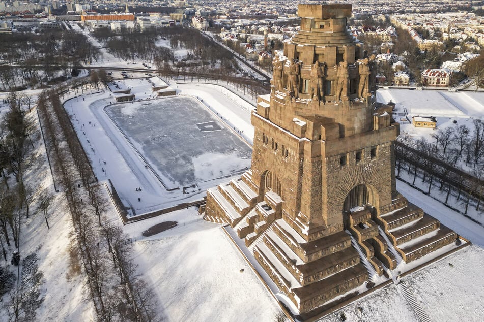 Eine Gruppe am Völki rief am Montagabend die Polizei auf den Plan.