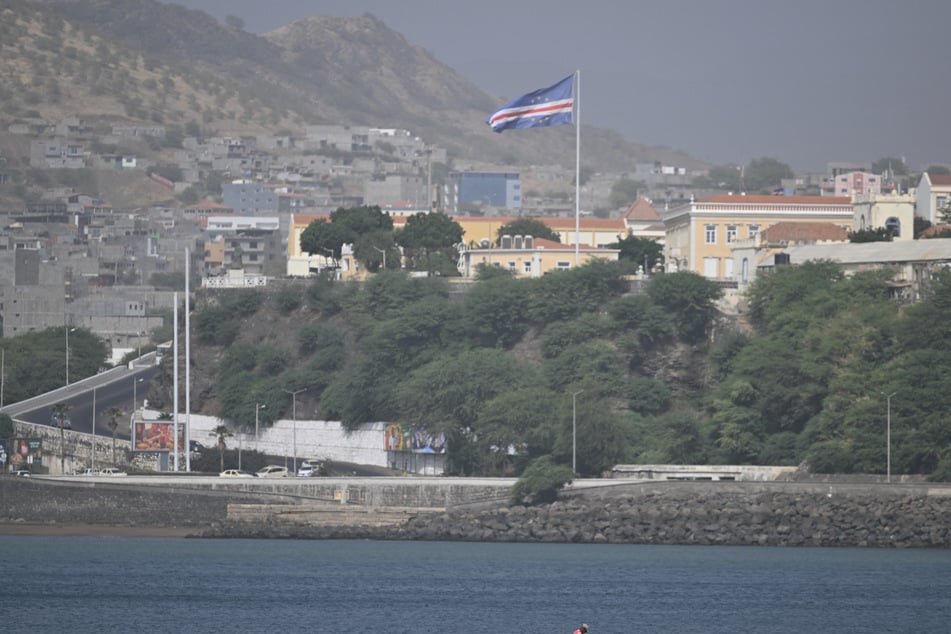 Kap Verde, oder Cabo Verde, ist ein Staat auf einer vulkanischen Inselgruppe vor der Nordwestküste Afrikas.