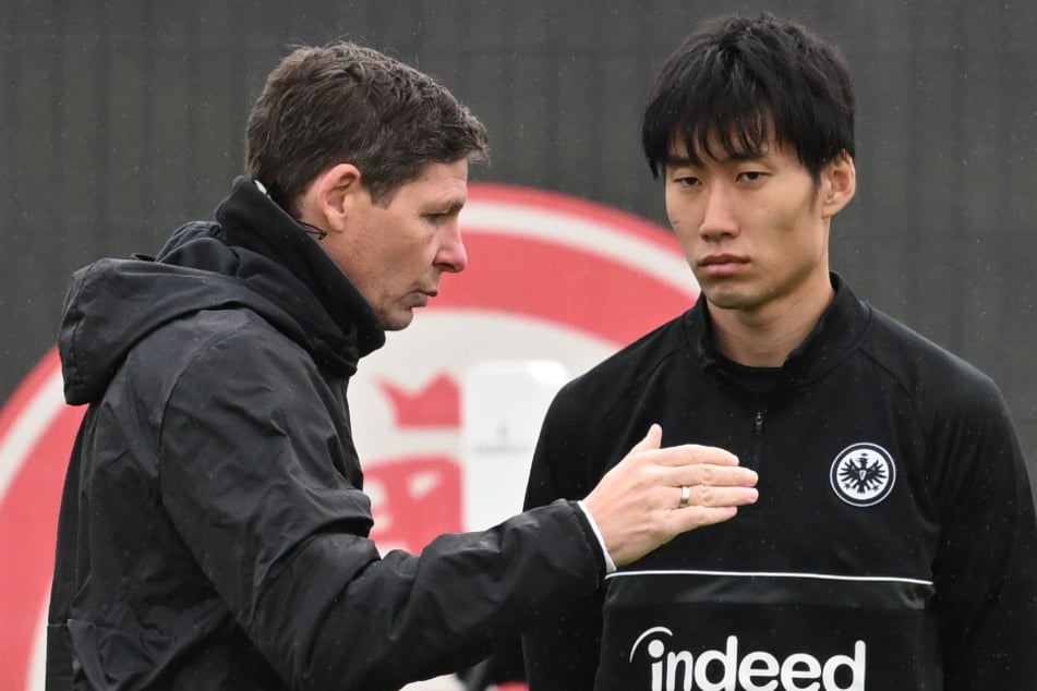 Alles gute Zureden von Eintracht-Coach Oliver Glasner (48, l.) brachte scheinbar nichts: Daichi Kamada (26) wird die SGE im Sommer wohl endgültig ablösefrei verlassen.