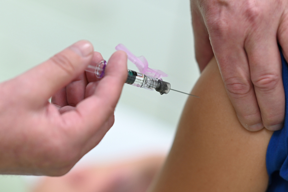 Ein FDP-Mitglied hat beantragt, die Impfbereitschaft mit einer 500-Euro-Prämie anzukurbeln. (Symbolbild)