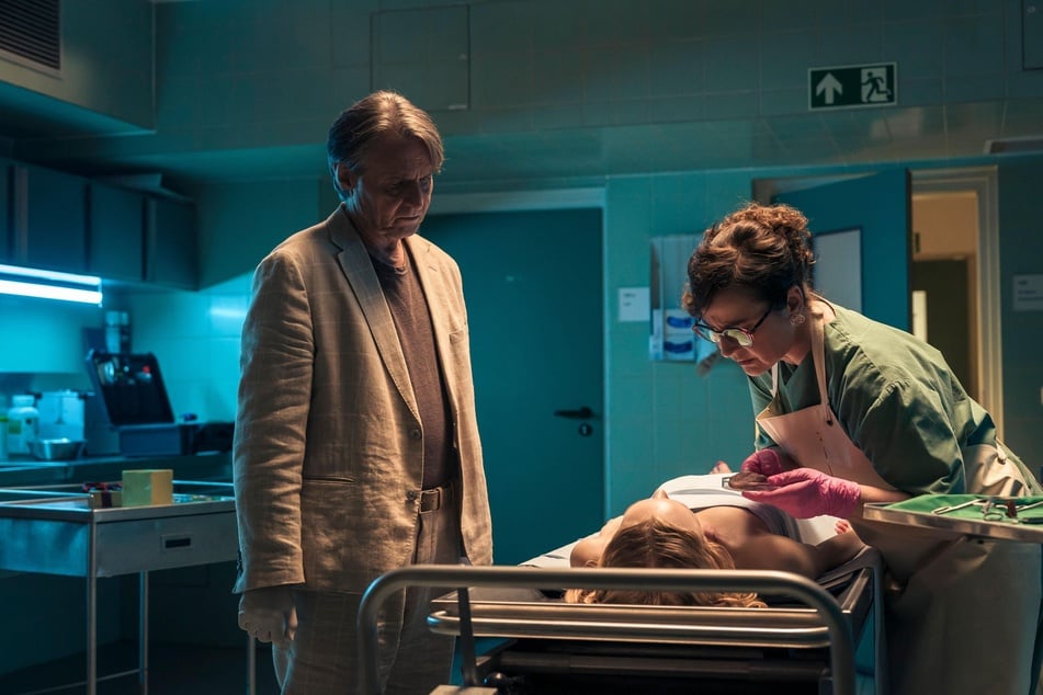 Armin Weber bei der Obduktion von Melina Hammerschmied.