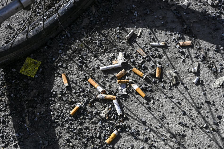 Achtlos weggeworfene Zigaretten sind in Berlin ein echtes Problem. (Archivbild)
