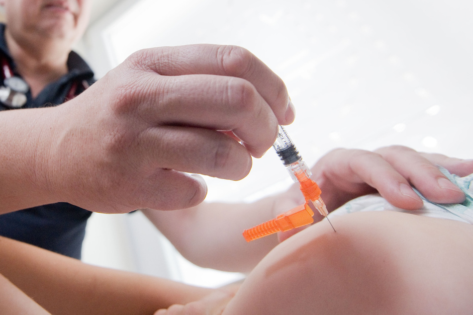 Die Impfpflicht gilt seit März dieses Jahres zum Beispiel in Krankenhäusern, Arztpraxen und Pflegeheimen.