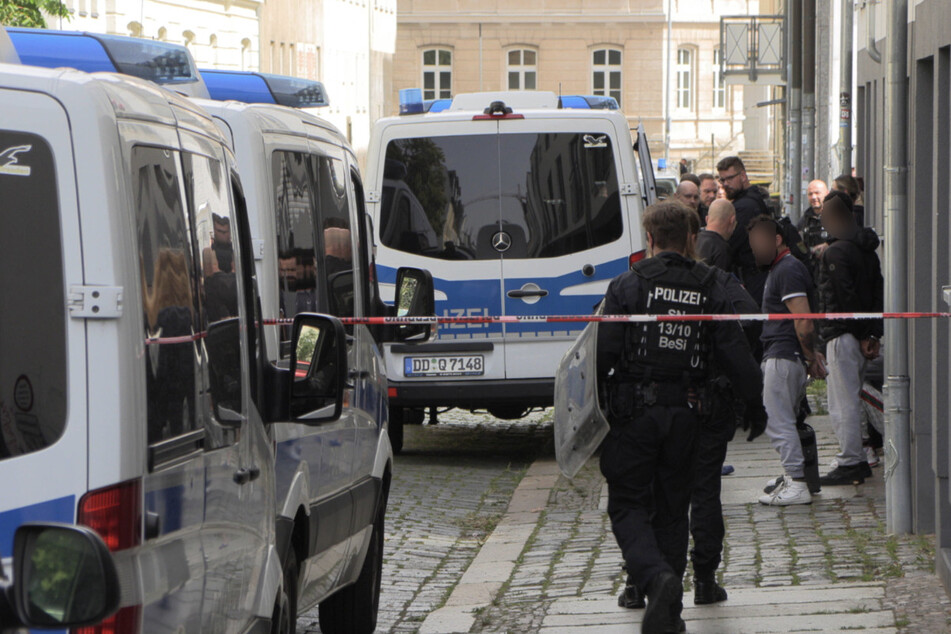 Ein Großaufgebot der Polizei wurde am Freitagmorgen in die Heinrichstraße alarmiert.