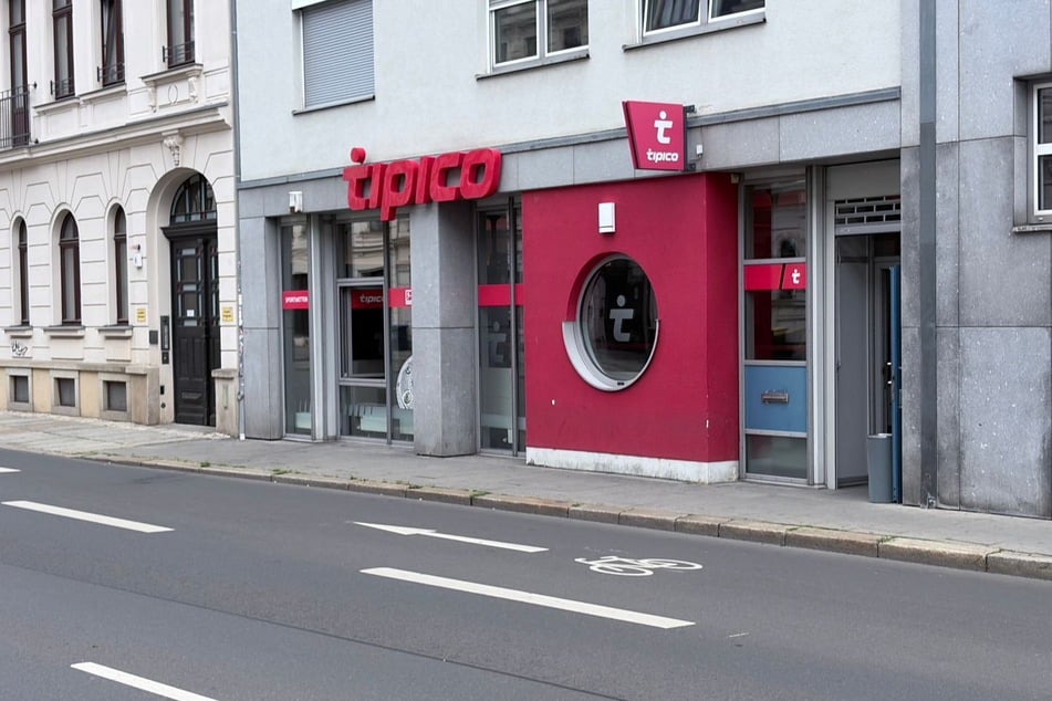 Das Tipico-Wettbüro an der Kreuzung Eutritzscher Straße und Gerberstraße in Leipzig ist Mittwochnacht von Unbekannten ausgeraubt worden.