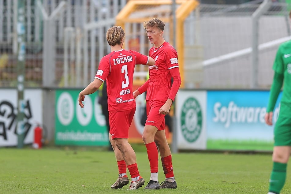 Lukas Eixler (21, r.) nach seinem Joker-Treffer zum 1:0 bei Chemie Leipzig. Heute könnte er in der Startelf stehen.