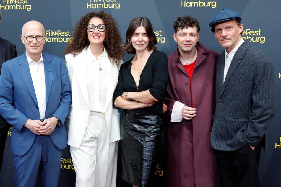 Von links nach rechts: Dr. Peter Tschentscher (60, SPD), Malika Rabahallah (56), Małgorzata Szumowska (53), Christian Friedel (47) und Michał Englert (51).