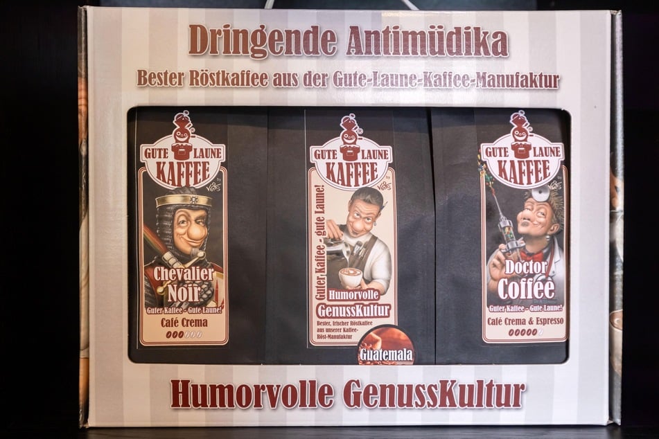 Der Kaffee vom Ehepaar Schenderlein ist selbst geröstet mit passend gestaltetem Etikett.