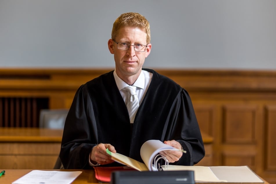 Staatsanwalt Torsten Naumann bezeichnete die Tat zum Prozessauftakt als "heimtückischen Mord aus niedrigen Beweggründen"
