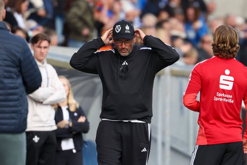 Cottbus-Coach Pele Wollitz war stinksauer nach Abpfiff.
