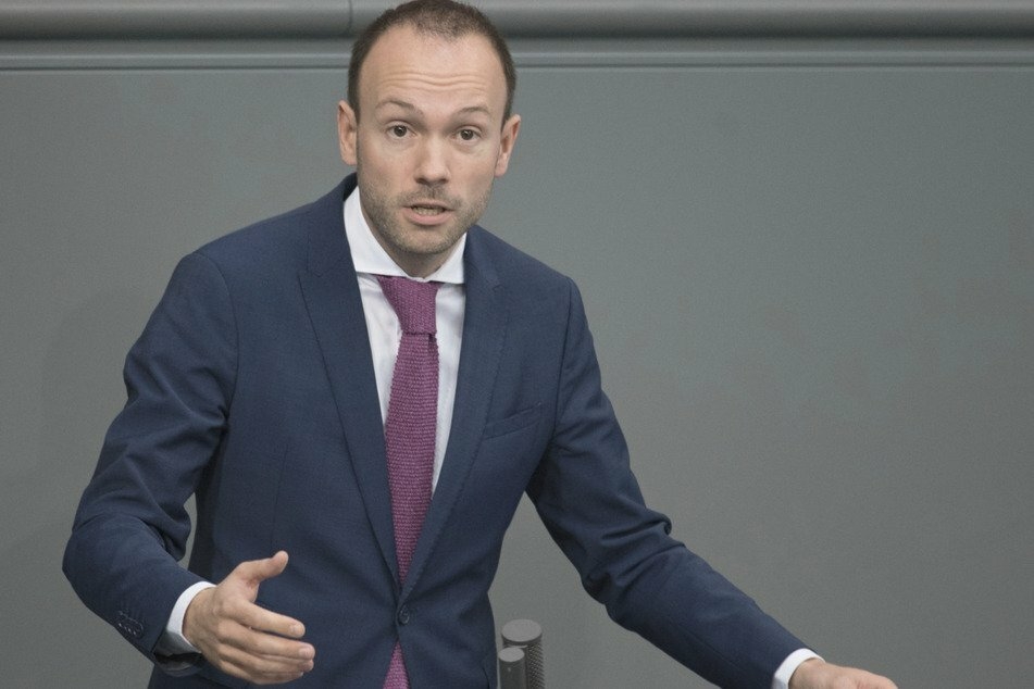 Nur einer, der momentan im Korruptions-Feuer steht: Nikolas Löbels (34, CDU) 250.000-Euro-"Deal" ist einer der Gründe dafür, dass die CDU momentan in der Wähler-Gunst verliert.