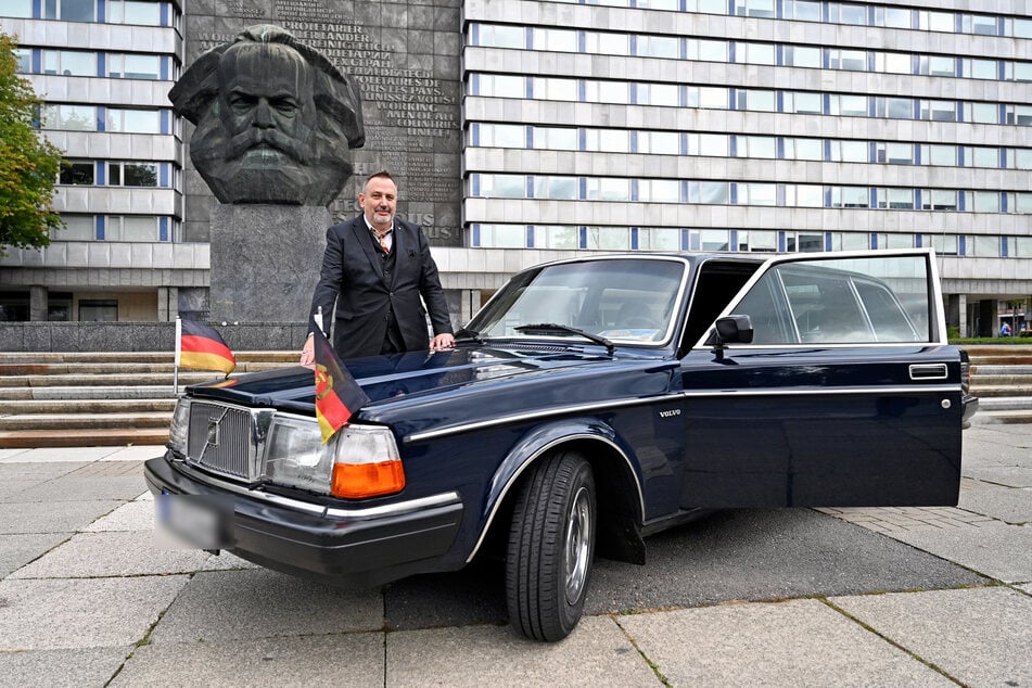 Der ehemalige Personenschützer Jens Weber (63) fuhr am Sonntag in dem Volvo, der einst Konrad Naumann kutschierte.