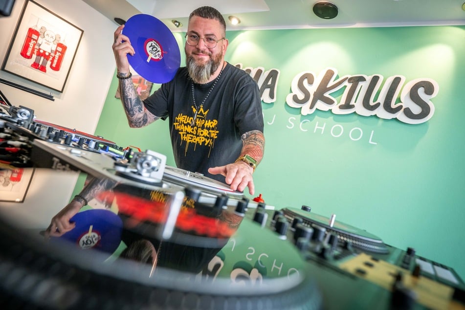 Matthias Harzdorf (38) aka DJ Mathew hat die DJ-Schule gegründet.