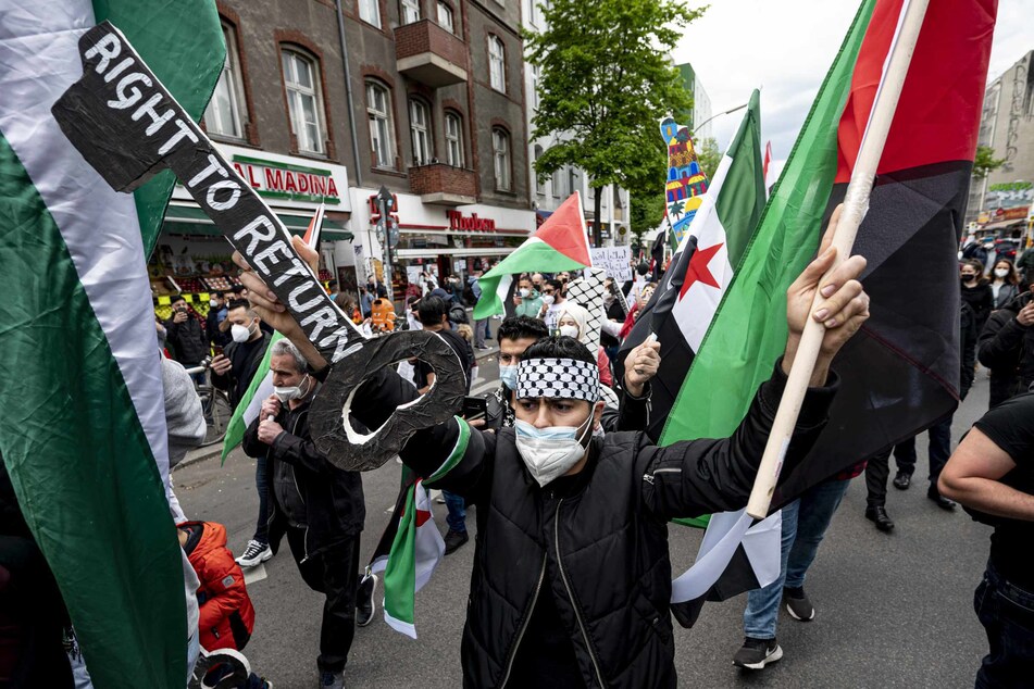 Hass und Hetze in Berlin: Eine Demonstration verschiedener palästinensischer Gruppen zieht durch Neukölln.
