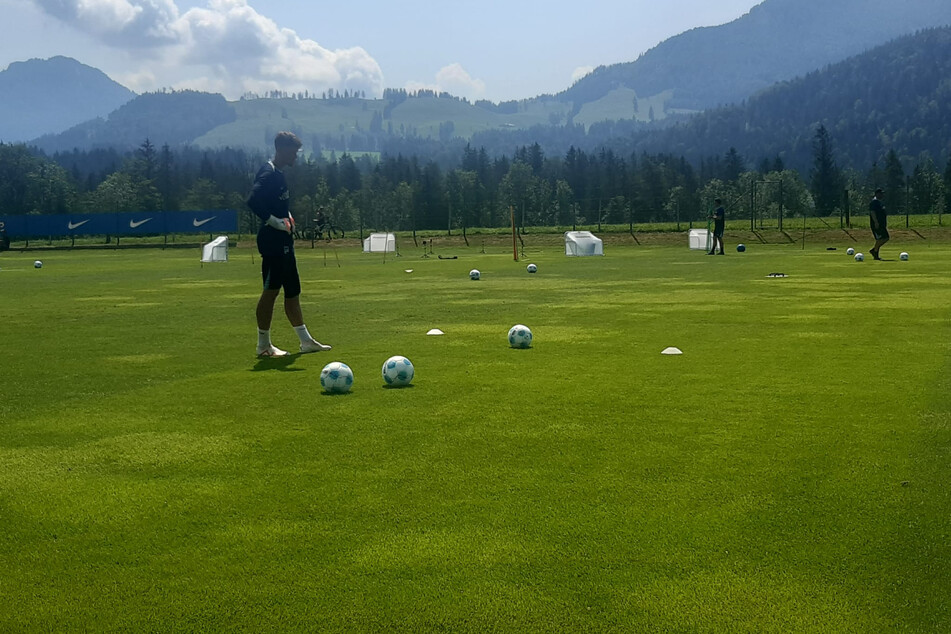 Der Keeper reiste ins Trainingslager nach.