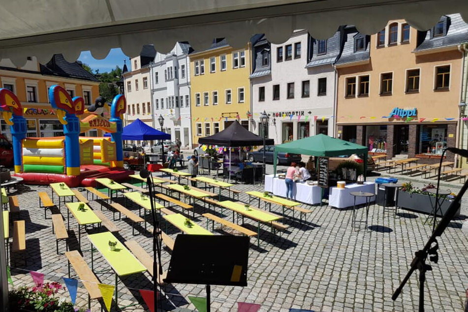 Buntes Kinderprogramm und Live-Musik wartet auf Euch auf dem Markt in Schwarzenberg (Archivbild).