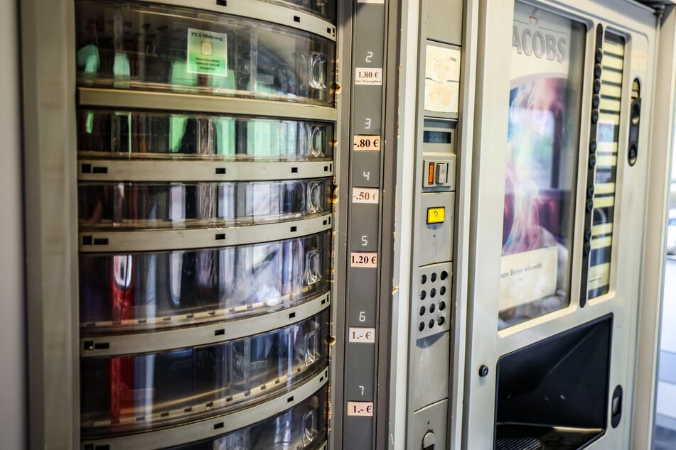 In Weimar hat ein Snackautomat einen 20-Euro-Schein geschluckt, aber keine Ware ausgegeben. Da rief der Besitzer des Scheins die Polizei. (Symbolbild)