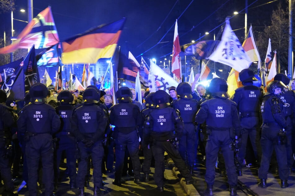 Leipzig: Nach mehreren Blockaden des Gegenprotests: "Ami go home"-Demo wurde beendet