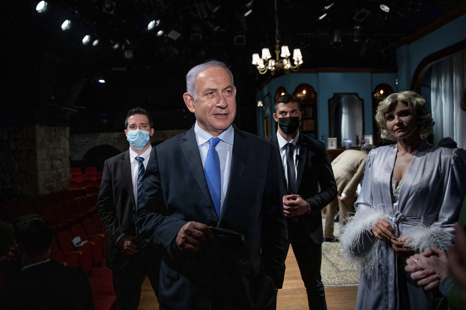 Benjamin Netanjahu (71, Mitte), Premierminister von Israel, wird sich am 4. März mit der dänischen Ministerpräsidentin Mette Frederiksen (43) und Österreichs Kanzler Sebastian Kurz (34) treffen.