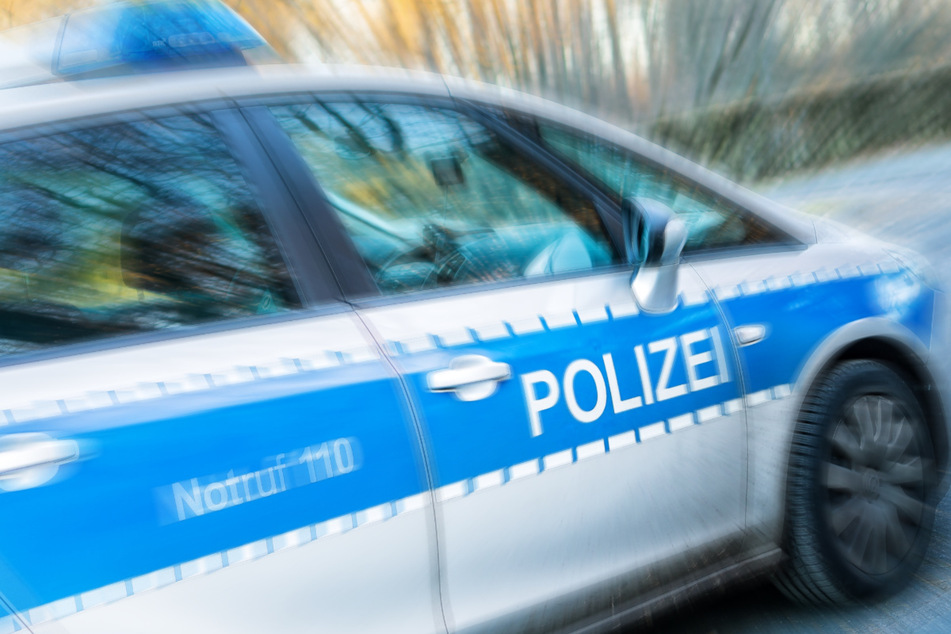 Die Polizei hat auf der A14 neun eingeschleuste Männer in einem Lkw gefunden. (Symbolbild)