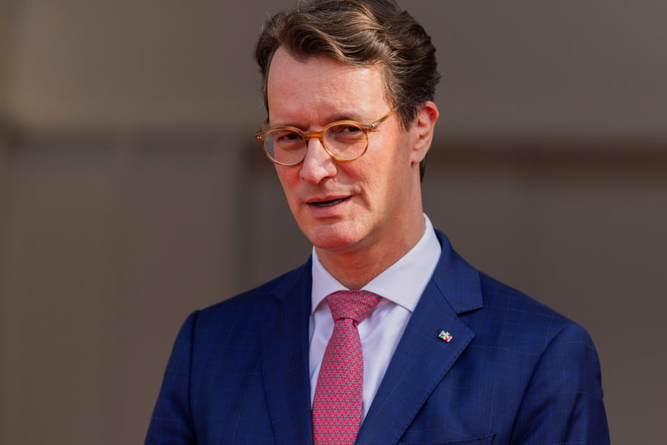 NRW-Ministerpräsident Hendrik Wüst (50, CDU) ist aktuell zu Besuch in Polen.