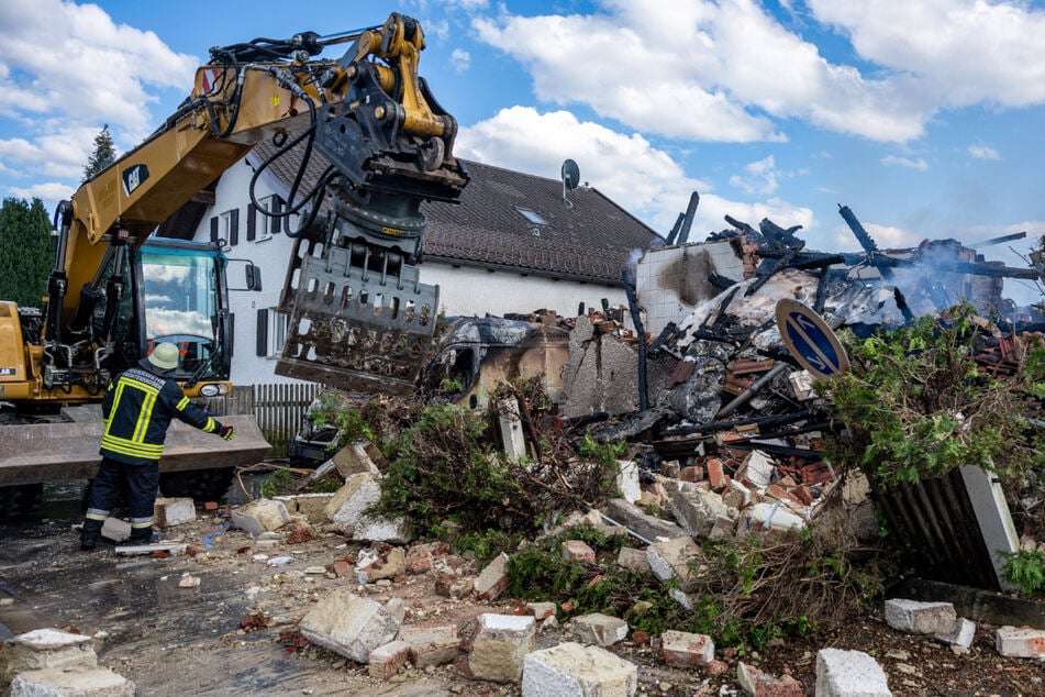 Gasexplosion? Wohnhaus liegt in Schutt und Asche
