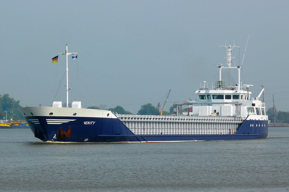 Der Frachter "Verity" vor Kiel. Nach einem Zusammenstoß liegt das Wrack des Schiffs auf dem Grund der Nordsee südwestlich von Helgoland und wird von Tauchern untersucht. (Archivbild)